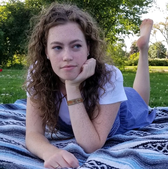 Meet your Posher, Hailey - Picture 1 of 1